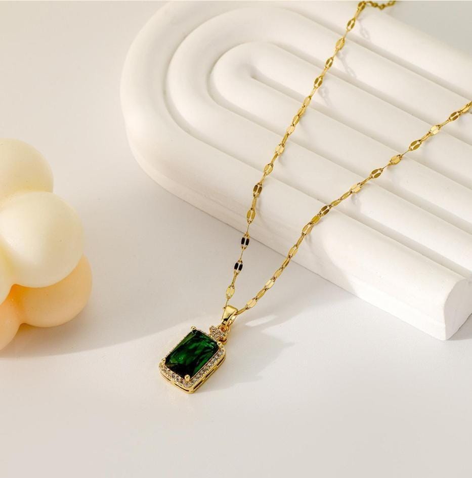 Beautiful Diamond pendant chain